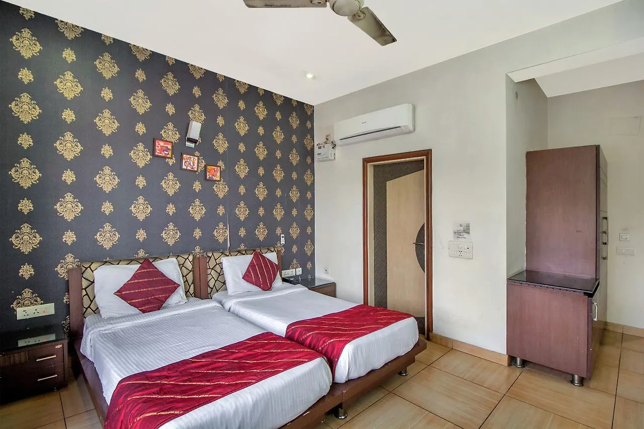 ***  Oyo 17257 Sunset Residency Hotel Gurgaon Índia