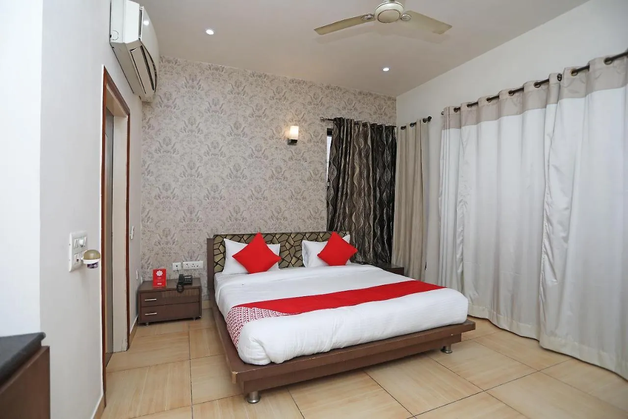 Oyo 17257 Sunset Residency Hotel Gurgaon 3*,